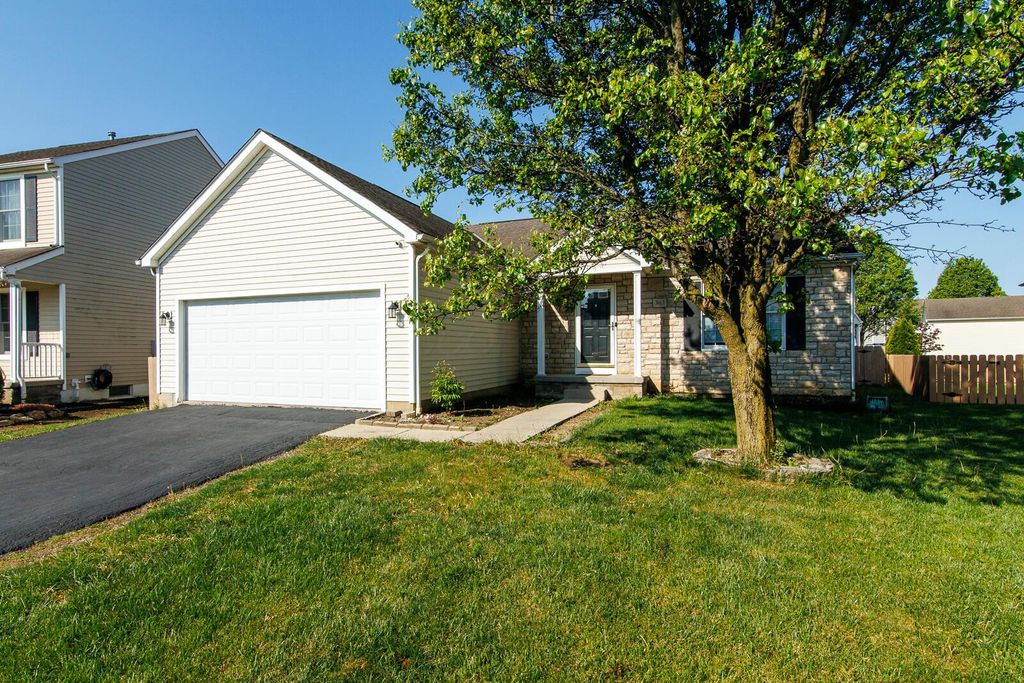 Photo of 363 Belfair Drive, Galloway, OH 43119 (MLS # 226014861)