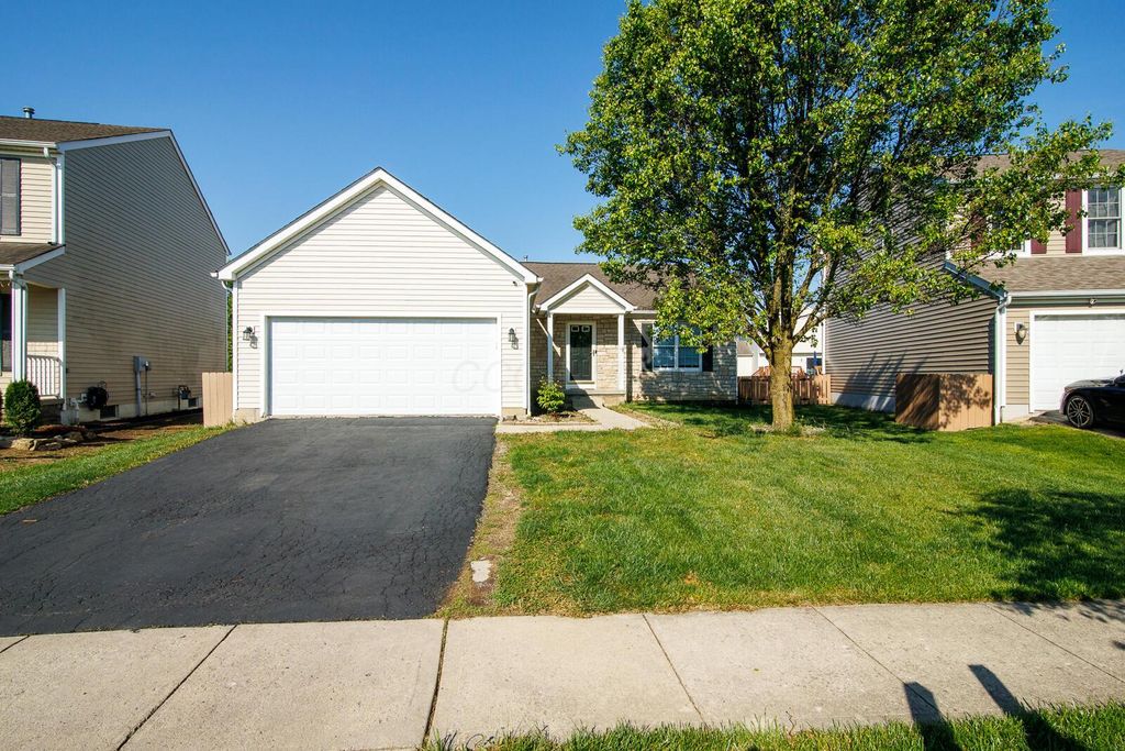 Photo of 363 Belfair Drive, Galloway, OH 43119 (MLS # 226014861)