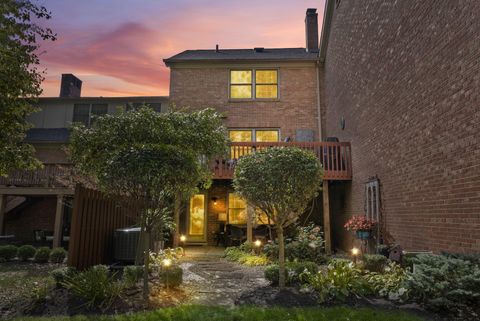 Photo of 1224 Kenbrook Hills Drive 25 #25, Columbus, OH 43220 (MLS # 226005020)