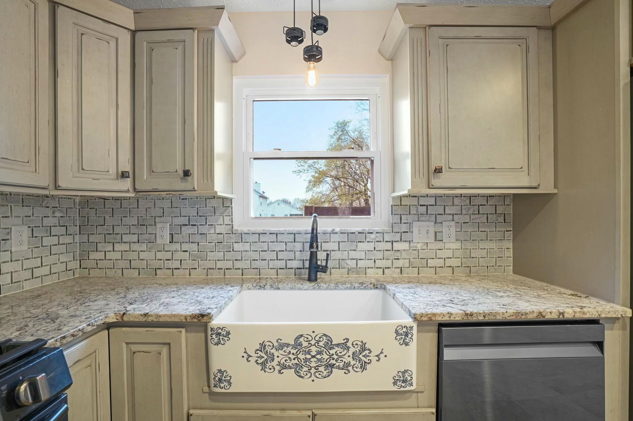 547 Monroe Drive, Ashville, Ohio image 11