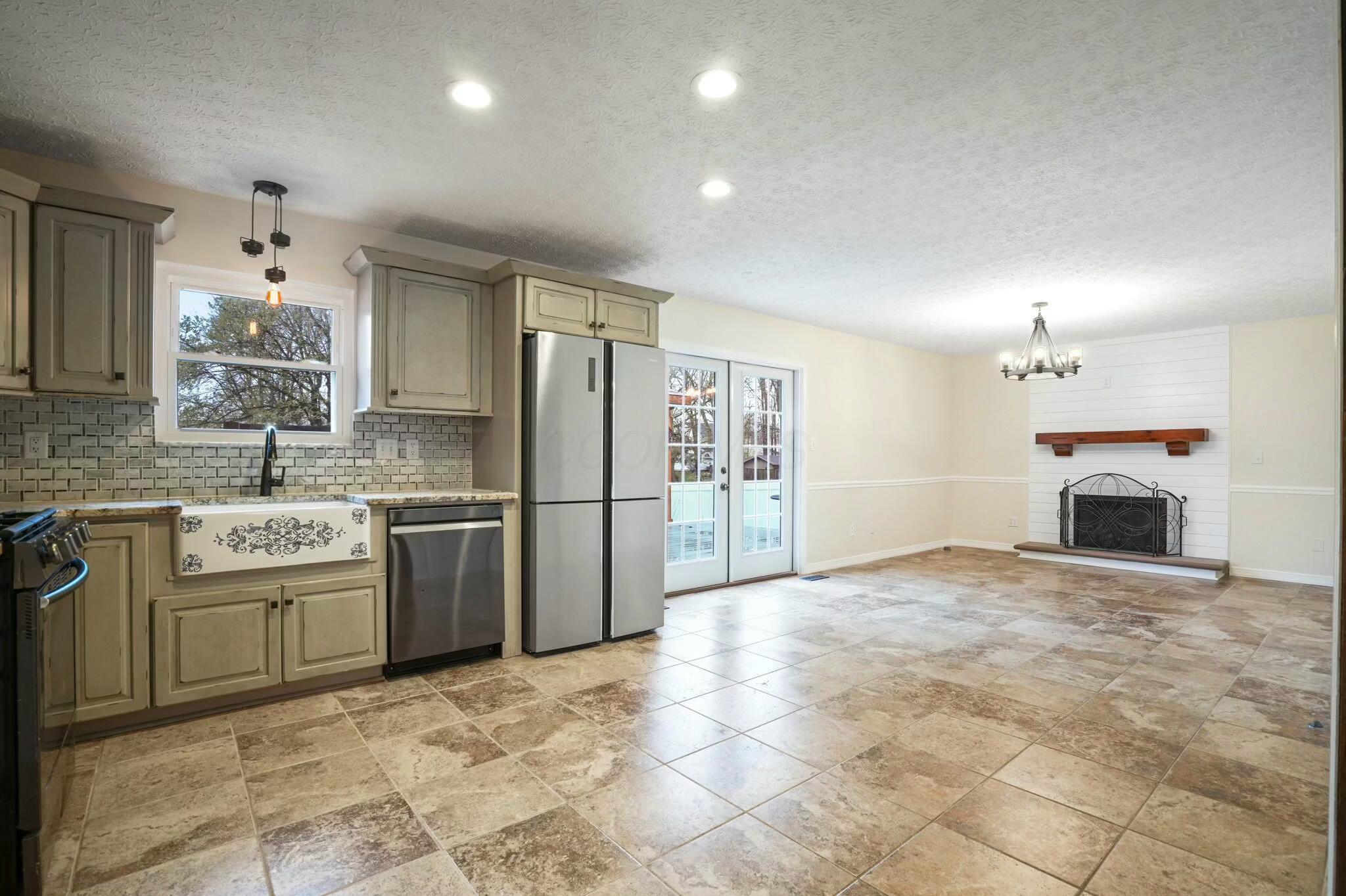 547 Monroe Drive, Ashville, Ohio image 8