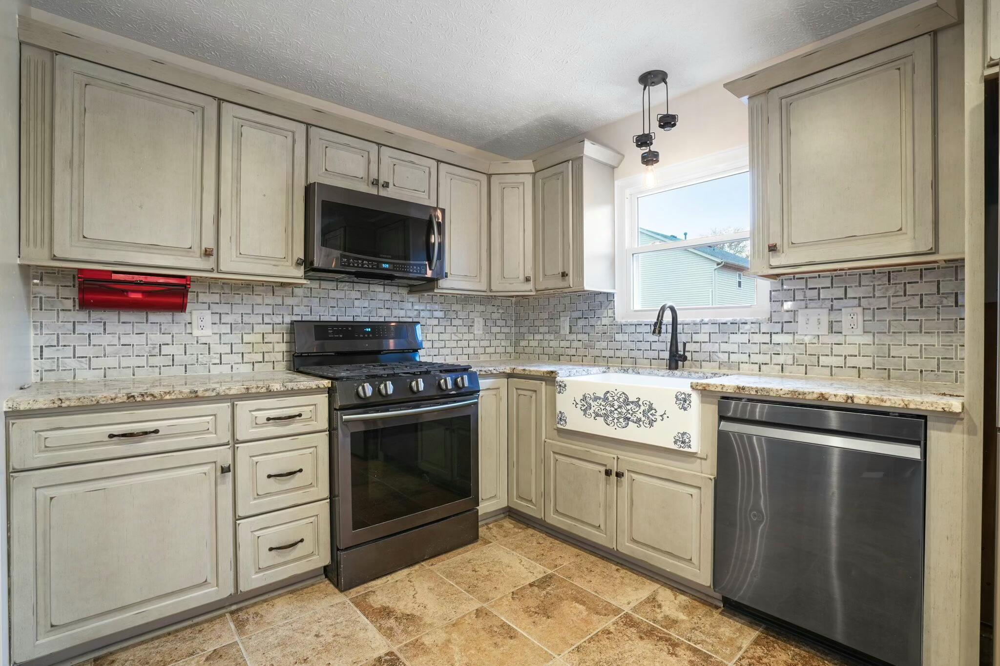 547 Monroe Drive, Ashville, Ohio image 10