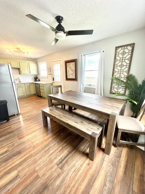 Photo of 606 Reynolds Avenue, Columbus, OH 43201 (MLS # 226008788)