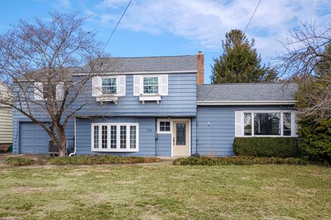 Photo of 104 Sunnyside Drive, Athens, OH 45701 (MLS # 226005694)