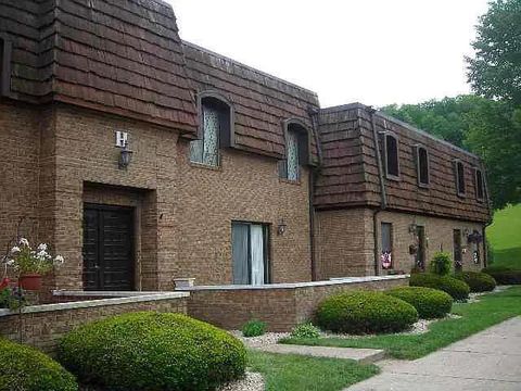 Photo of 625 Country Club Drive H4 #H4, Newark, OH 43055 (MLS # 226001784)