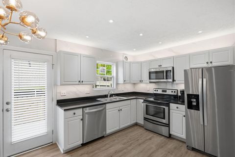 Photo of 7909 Thornfield Lane 41 #41, Columbus, OH 43235 (MLS # 226013731)