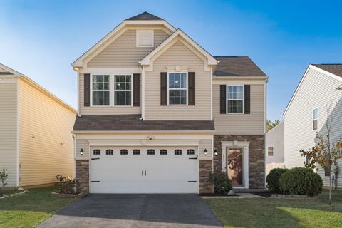 Photo of 2855 Sussex Place Drive, Grove City, OH 43123 (MLS # 225035878)