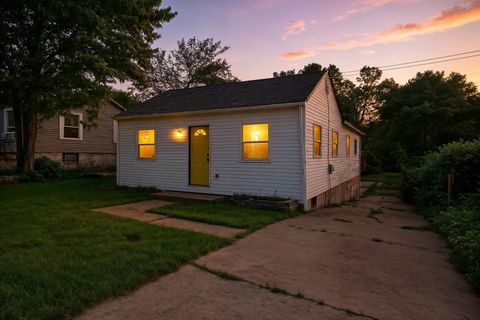 Photo of 4328 Richland Avenue, Dayton, OH 45432 (MLS # 225039344)