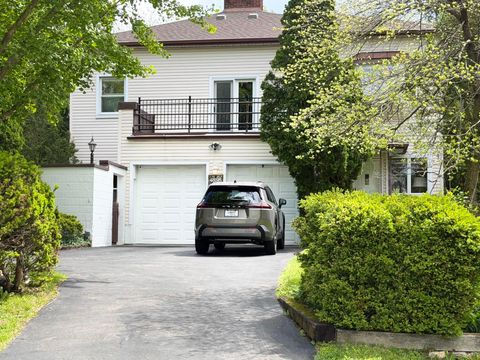 Photo of 4898 Sharon Avenue, Columbus, OH 43214 (MLS # 226017142)