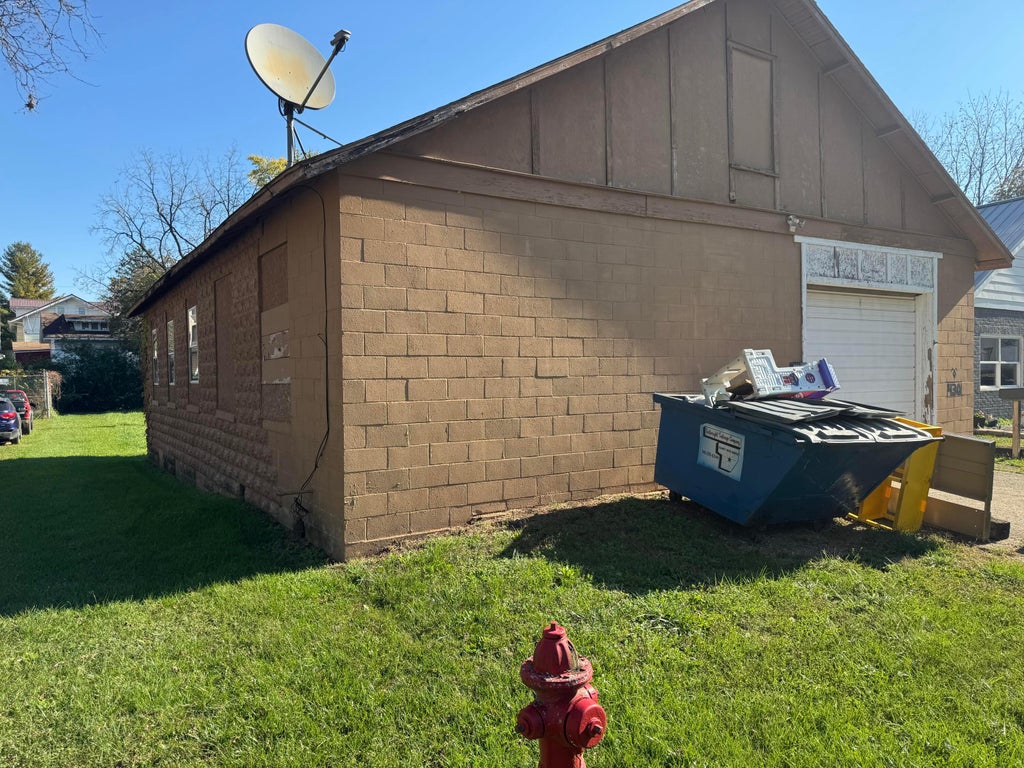 Photo of 430 N Fayette Street, Washington Court House, OH 43160 (MLS # 226040504)