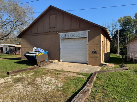 Photo of 430 N Fayette Street, Washington Court House, OH 43160 (MLS # 226040504)