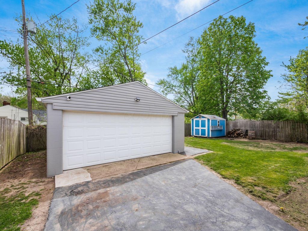 Photo of 4775 Annhurst Road, Columbus, OH 43228 (MLS # 226012771)