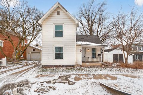 Photo of 100 W Poplar Avenue, Newark, OH 43055 (MLS # 226001664)