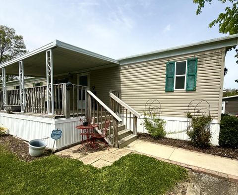 Photo of 5965 Harrisburg Georgesville Road 12 #12, Darbydale, OH 43123 (MLS # 226014374)