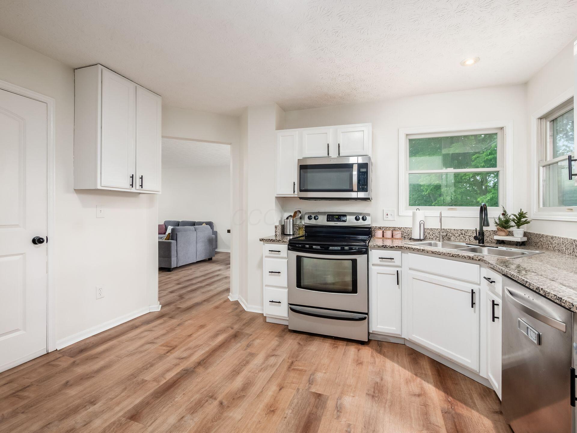 3523 Spring Branch Drive, Grove City, Ohio image 9