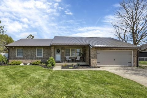 Photo of 185 Hawthorne Drive SE, Washington Court House, OH 43160 (MLS # 226014697)