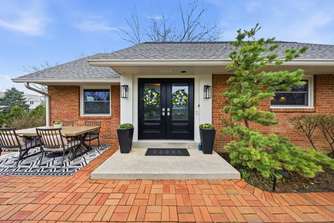 Photo of 1780 Waltham Road, Upper Arlington, OH 43221 (MLS # 226008624)