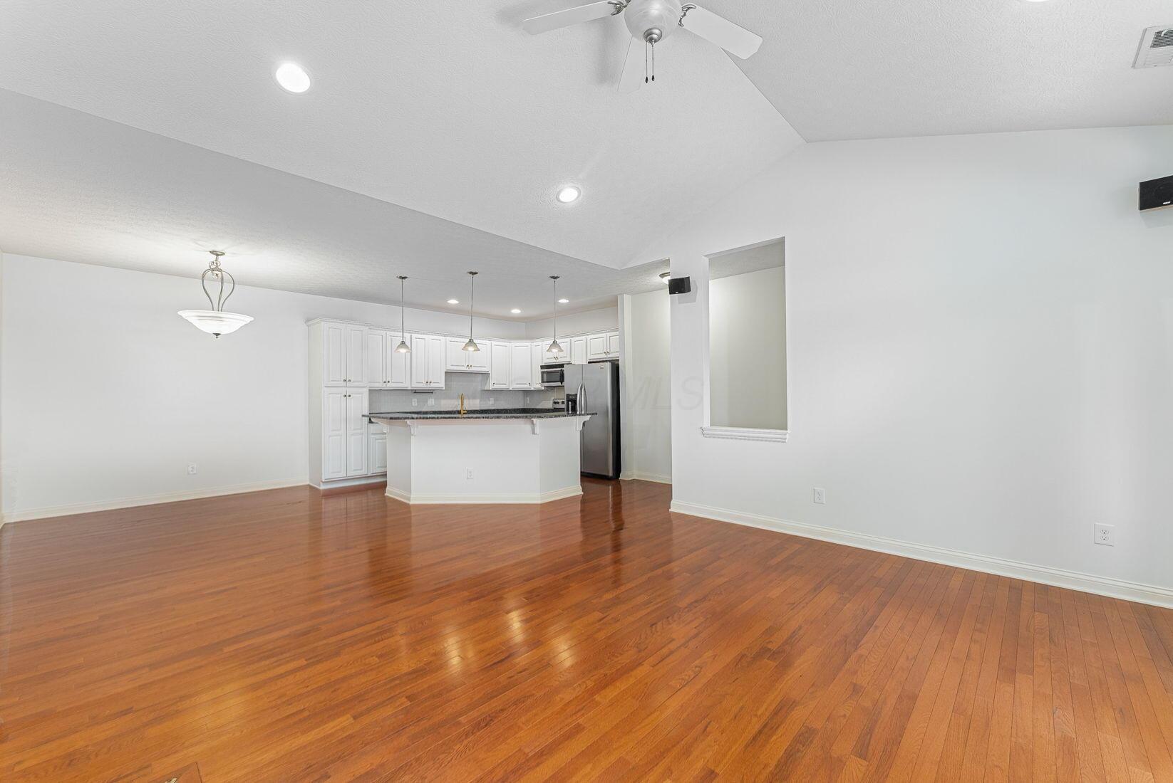 Columbus, Ohio 43204, United States, 2 Bedrooms Bedrooms, ,2 BathroomsBathrooms,Residential,Contingent,38520