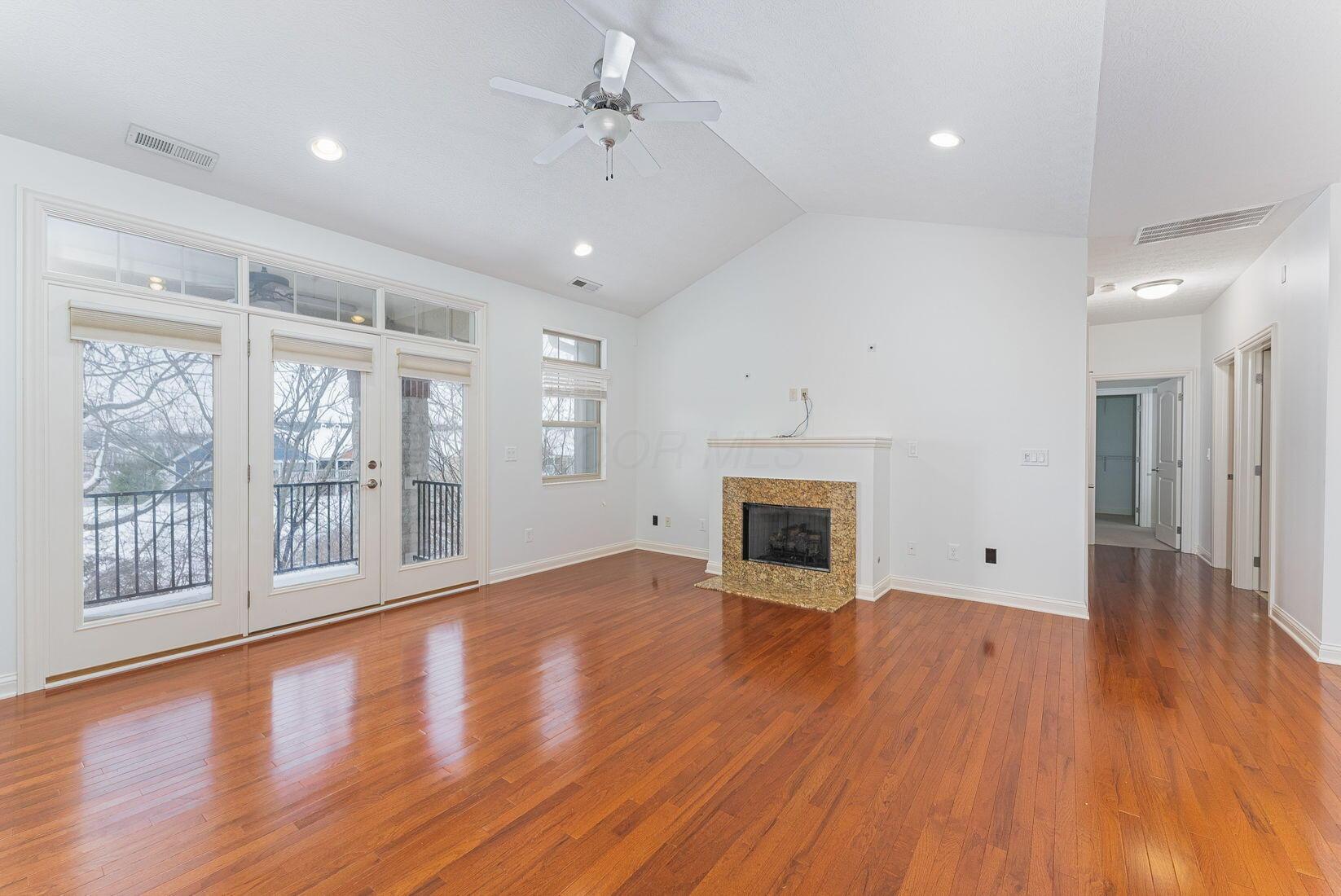 Columbus, Ohio 43204, United States, 2 Bedrooms Bedrooms, ,2 BathroomsBathrooms,Residential,Contingent,38520