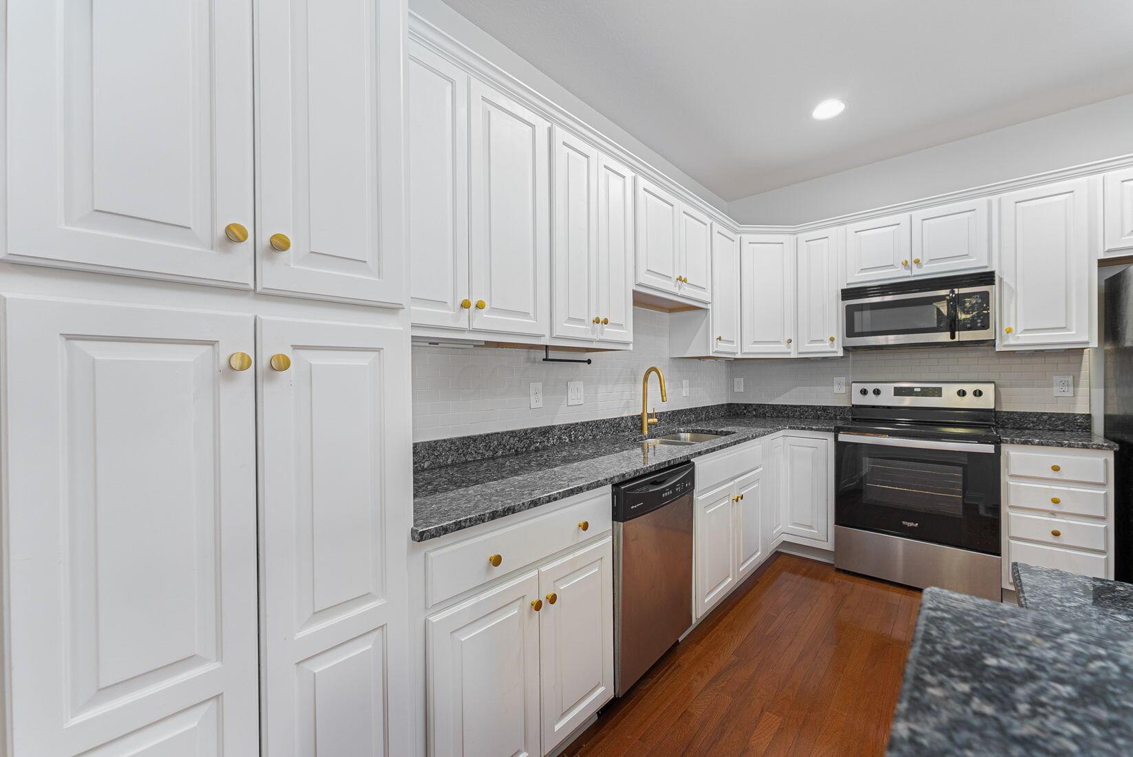 Columbus, Ohio 43204, United States, 2 Bedrooms Bedrooms, ,2 BathroomsBathrooms,Residential,Contingent,38520