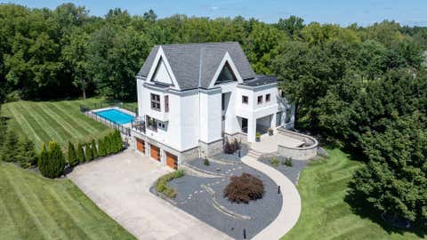 Photo of 100 Stonesthrow Drive SW, Alexandria, OH 43001 (MLS # 226032453)