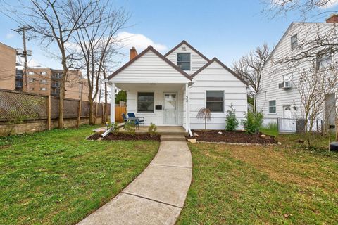 Photo of 33 Rosslyn Avenue, Columbus, OH 43214 (MLS # 226009855)