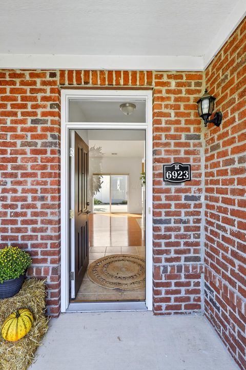 Tiny photo for 6923 Rothwell Street, New Albany, OH 43054 (MLS # 225034759)