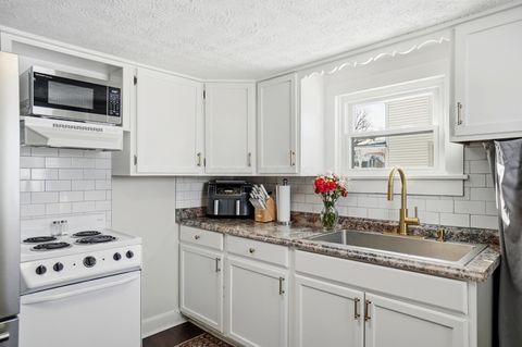 Tiny photo for 869 E Mulberry Street, Lancaster, OH 43130 (MLS # 226003025)