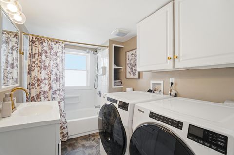 Tiny photo for 869 E Mulberry Street, Lancaster, OH 43130 (MLS # 226003025)