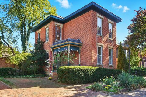 Photo of 628 S Grant Avenue, Columbus, OH 43206 (MLS # 225040146)