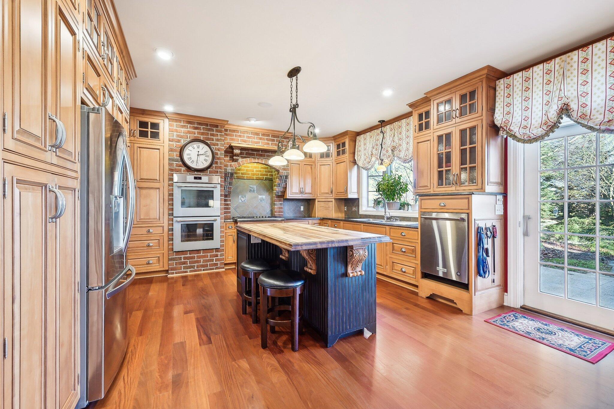 1424 Greenbrier Drive, Mount Vernon, Ohio image 3