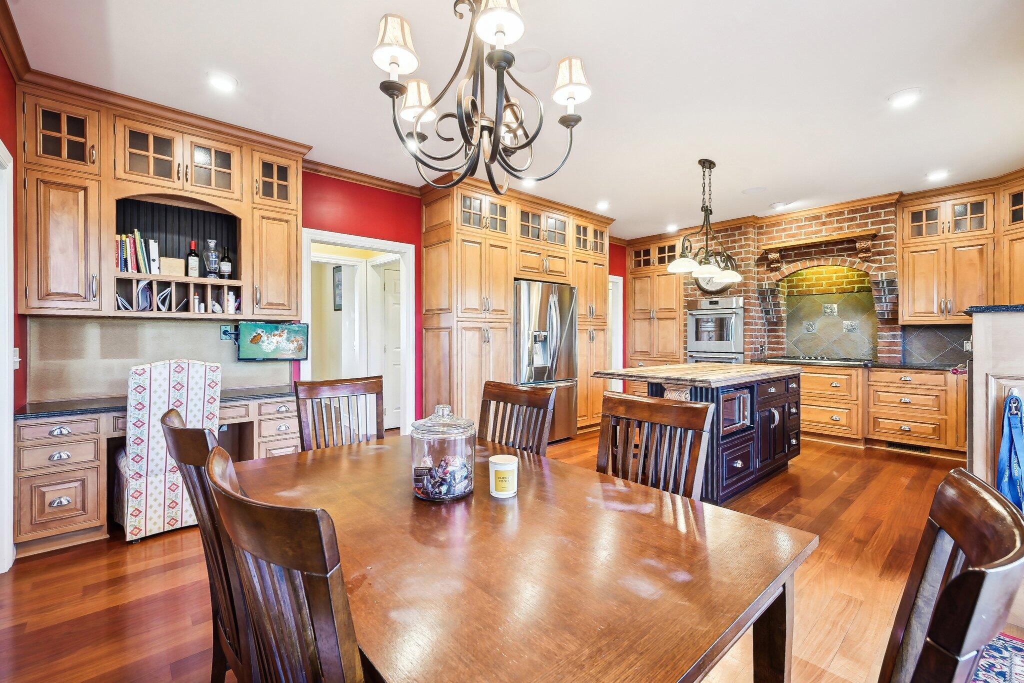 1424 Greenbrier Drive, Mount Vernon, Ohio image 2