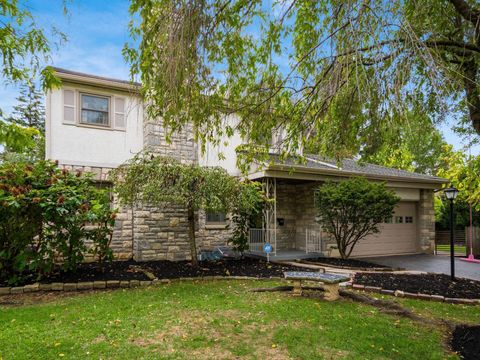 Photo of 2569 Chester Road, Upper Arlington, OH 43221 (MLS # 225040407)