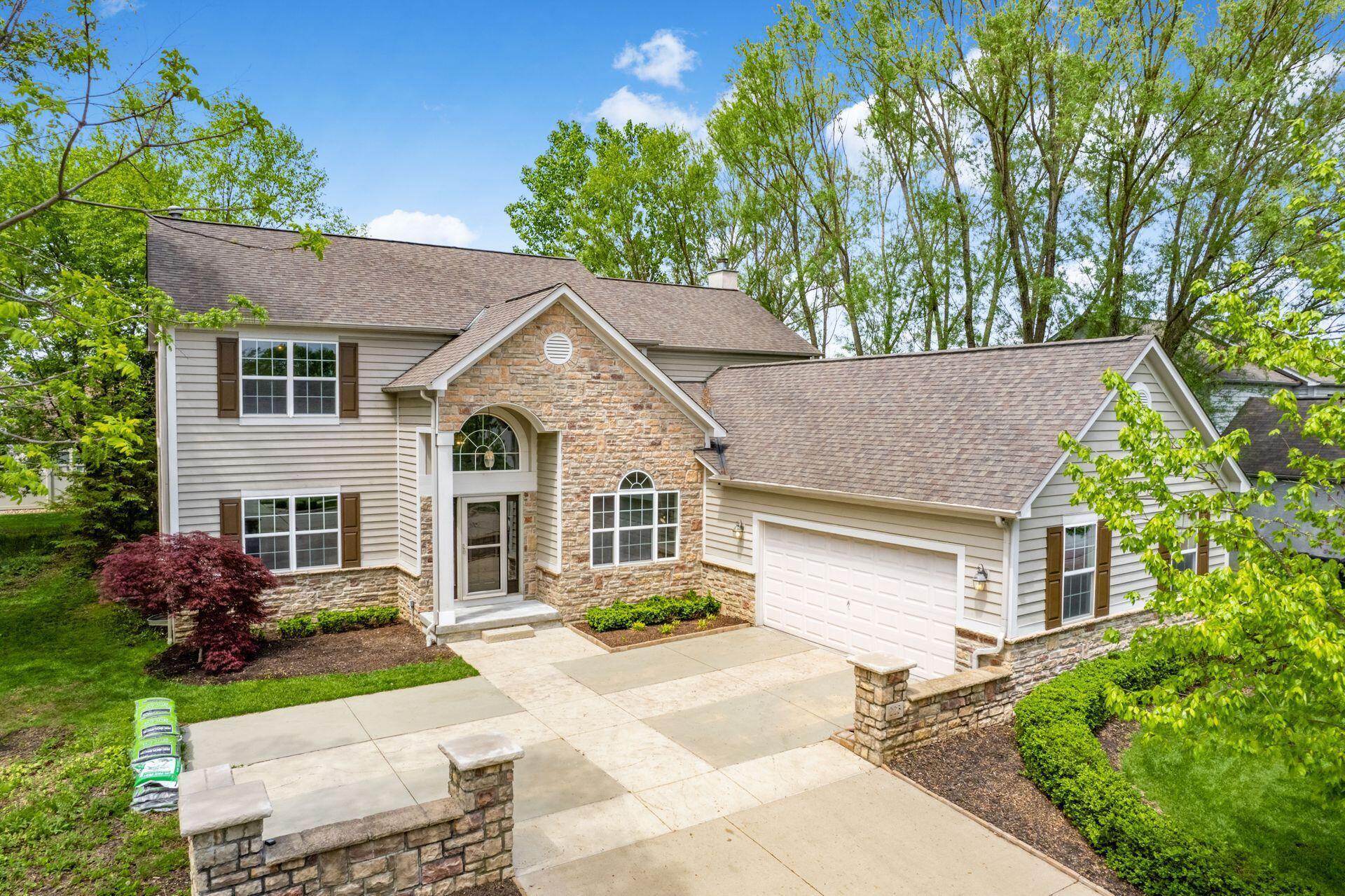 225 Winter Hill Place, Powell, Ohio image 1