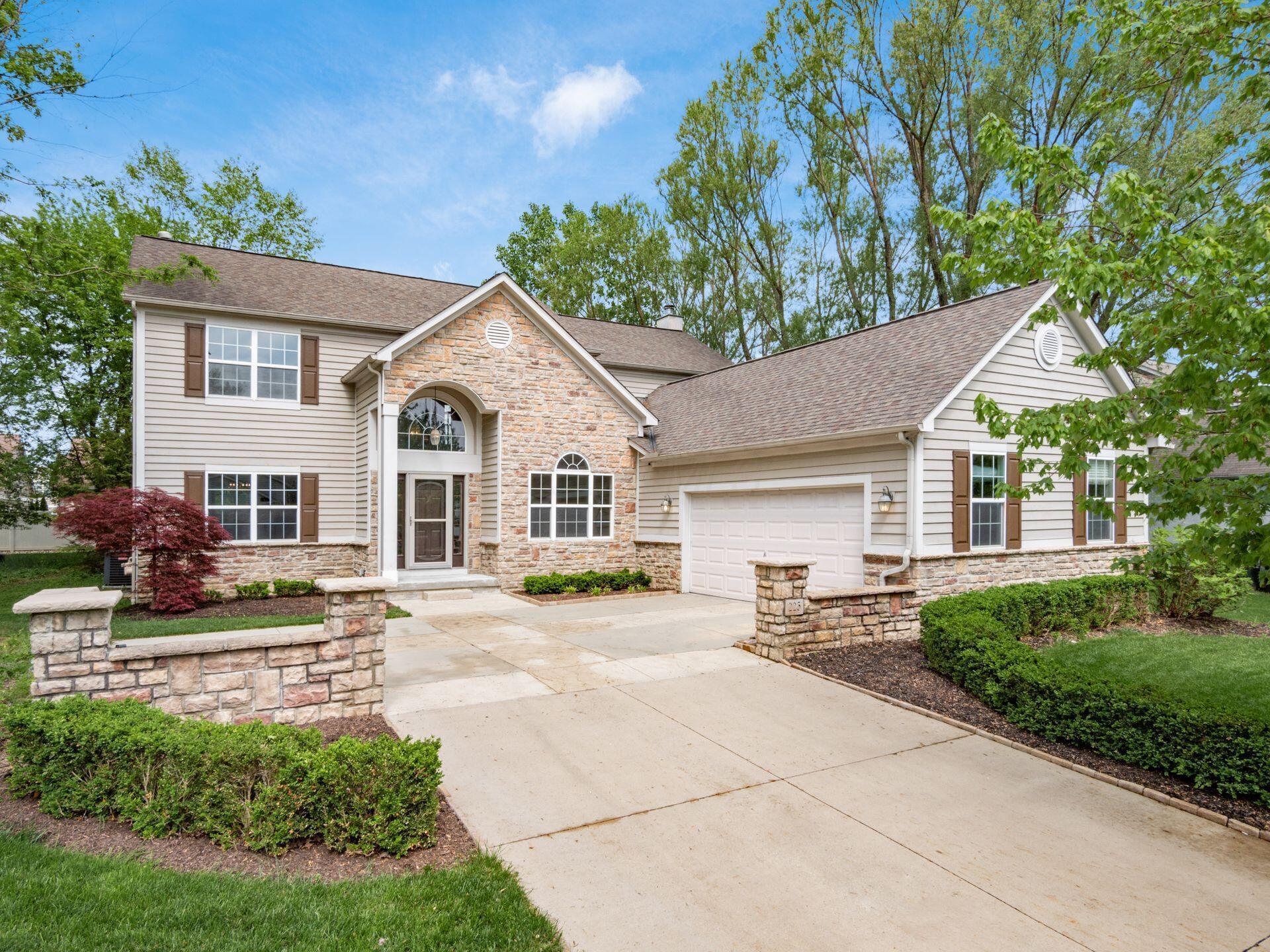 225 Winter Hill Place, Powell, Ohio image 2