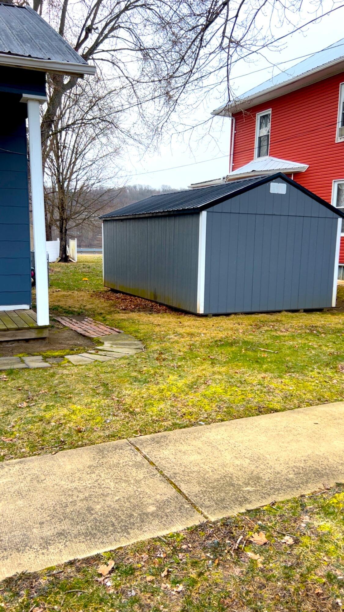 136 S 2nd Avenue, Middleport, Ohio image 1
