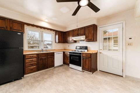 Tiny photo for 1706 Oakwood Avenue, Columbus, OH 43207 (MLS # 225044504)