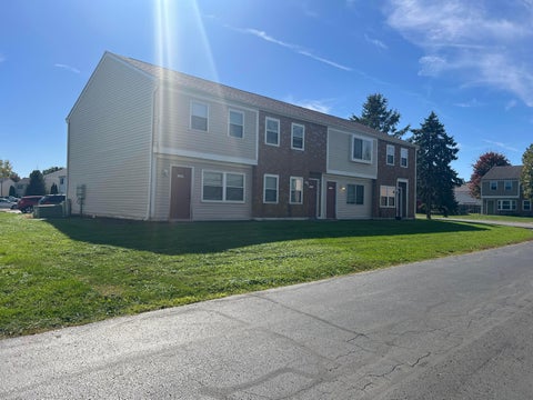 Photo of 1551-1557 Worthington Row Drive, Columbus, OH 43235 (MLS # 226039335)