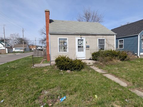 Photo of 1332 E Hudson Street, Columbus, OH 43211 (MLS # 226009985)