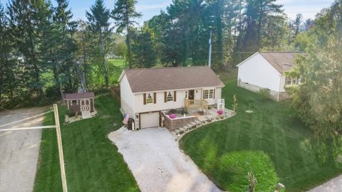 Tiny photo for 209 Fancy Street, Somerset, OH 43783 (MLS # 225038933)