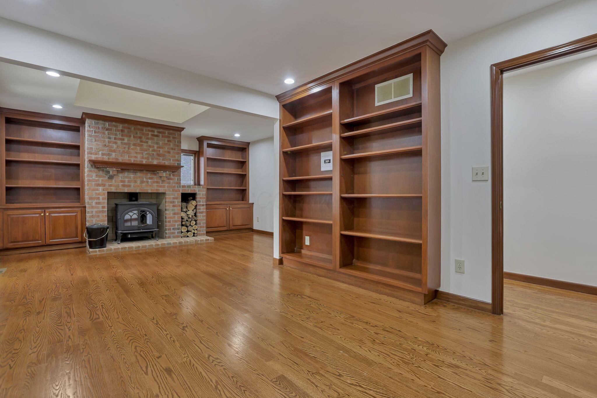 Westerville, Ohio 43081, United States, 4 Bedrooms Bedrooms, ,4 BathroomsBathrooms,Residential,Contingent,154374