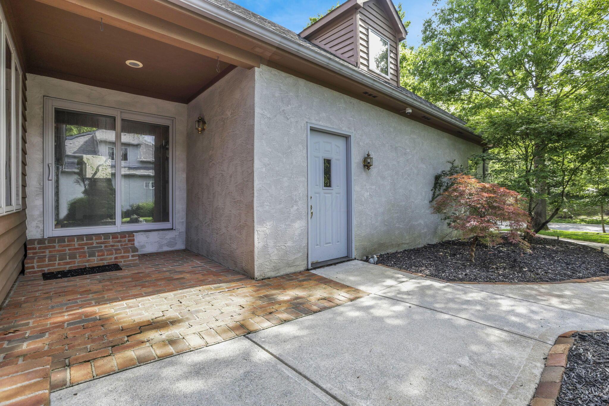 Westerville, Ohio 43081, United States, 4 Bedrooms Bedrooms, ,4 BathroomsBathrooms,Residential,Contingent,154374