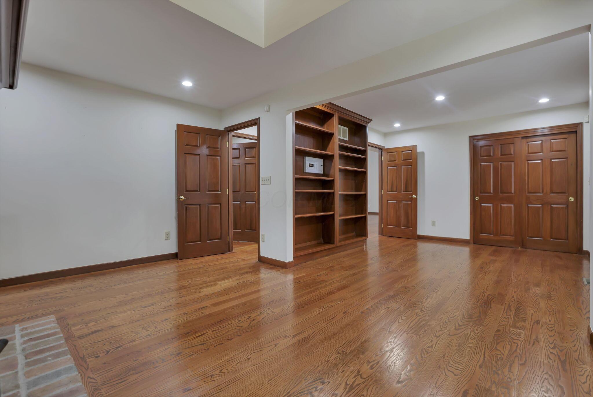 Westerville, Ohio 43081, United States, 4 Bedrooms Bedrooms, ,4 BathroomsBathrooms,Residential,Contingent,154374