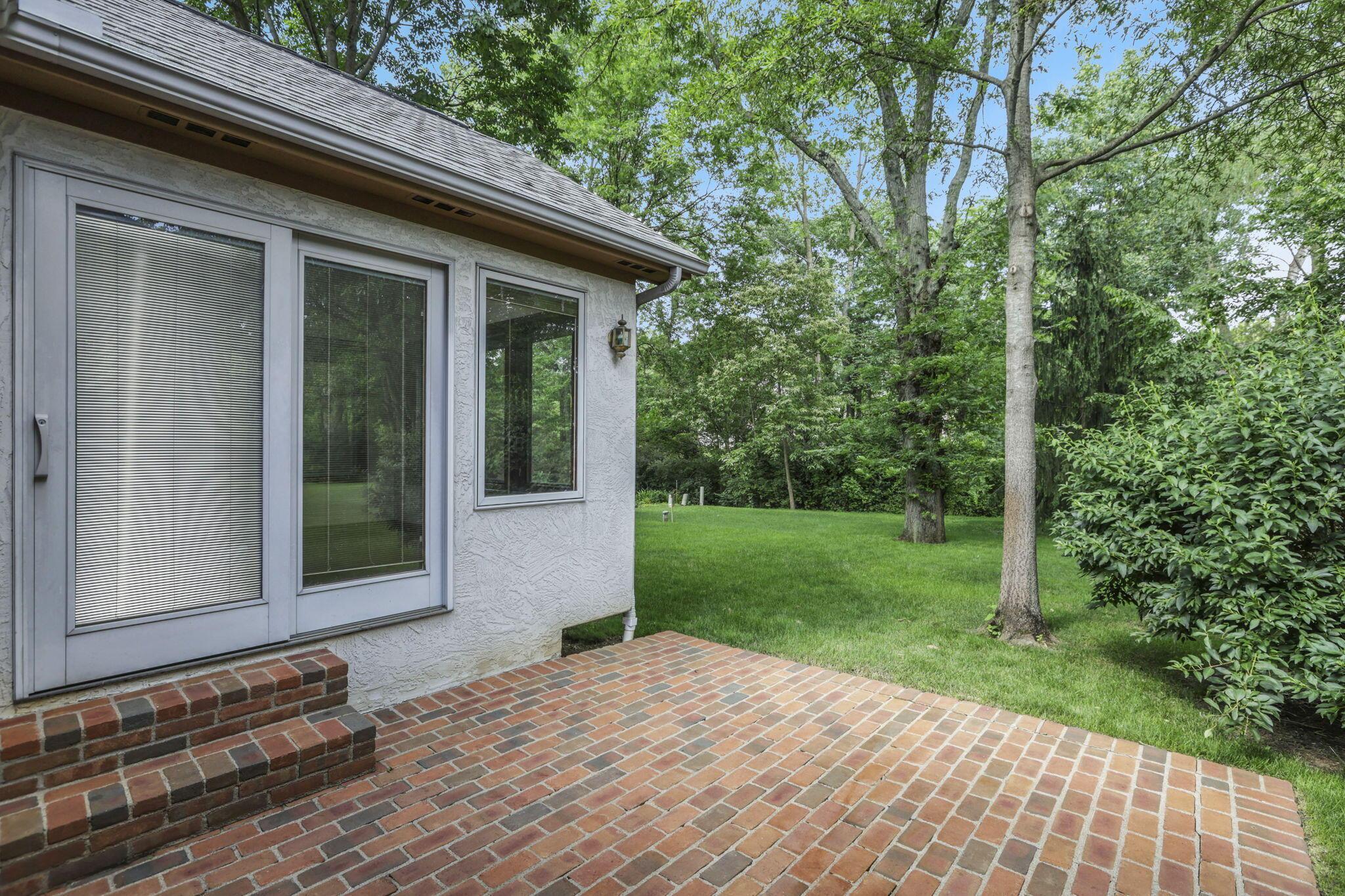 Westerville, Ohio 43081, United States, 4 Bedrooms Bedrooms, ,4 BathroomsBathrooms,Residential,Contingent,154374