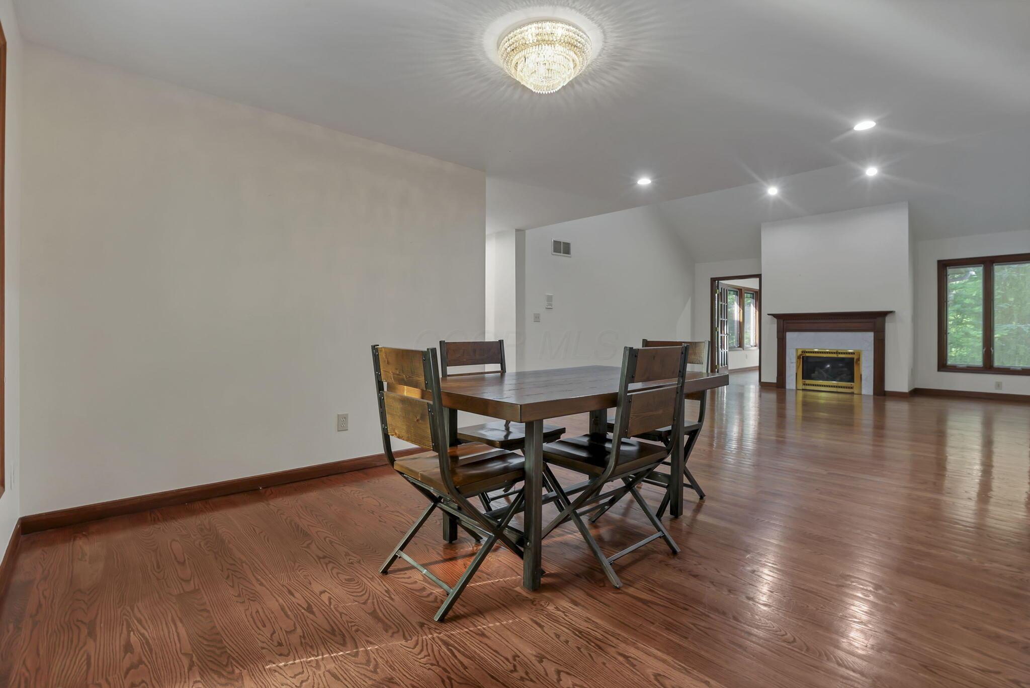 Westerville, Ohio 43081, United States, 4 Bedrooms Bedrooms, ,4 BathroomsBathrooms,Residential,Contingent,154374