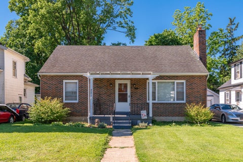Homes For Sale - 221 W Parkwood Avenue<br/> Springfield, OH 45506
