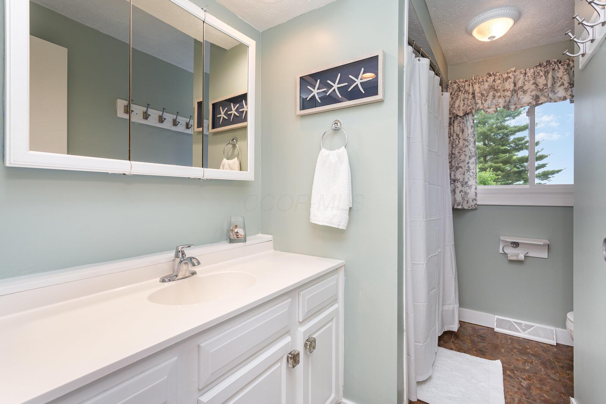 2914 Hickory Hill Drive, Lancaster, Ohio image 16