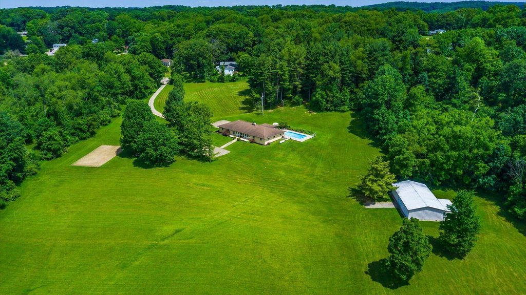 Photo of 255 Briarwood Drive, Newark, OH 43055 (MLS # 226023113)