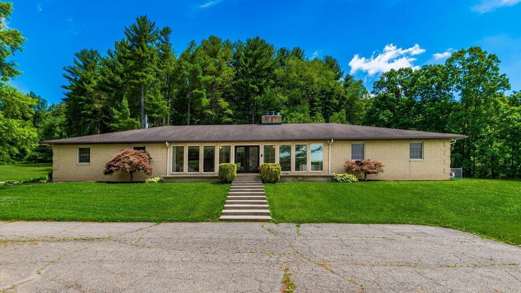 Photo of 255 Briarwood Drive, Newark, OH 43055 (MLS # 226023113)