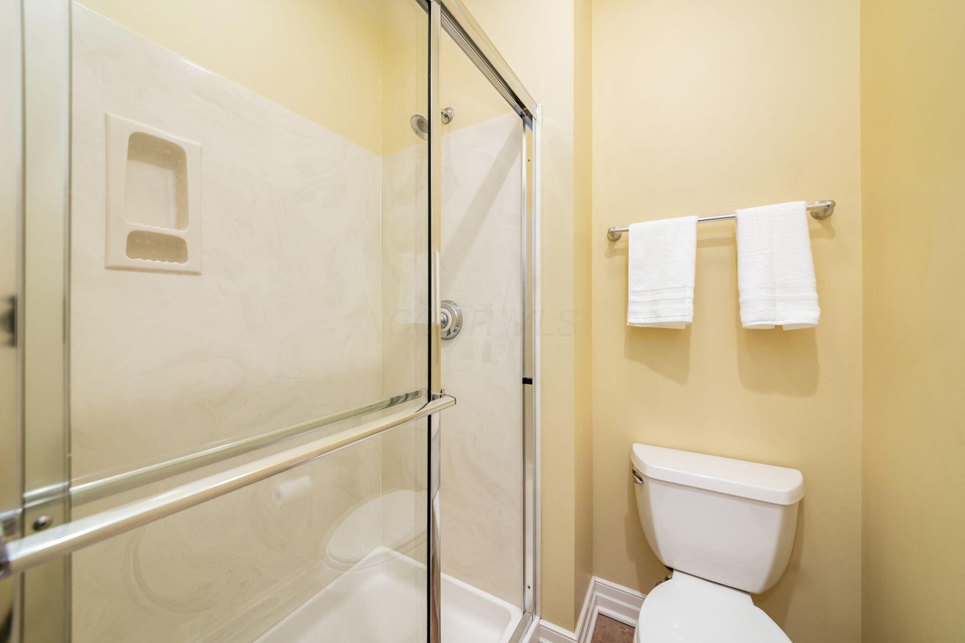 6835 Macneil Drive, Dublin, Ohio image 33